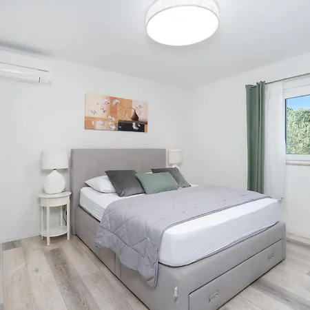 Island Gem Villa Sutomiscica