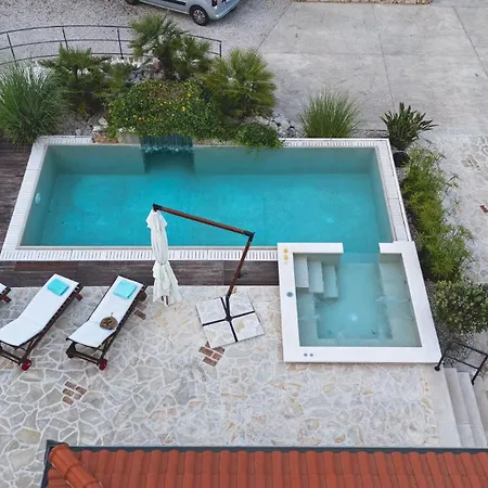 Villa Island Gem Sutomiscica